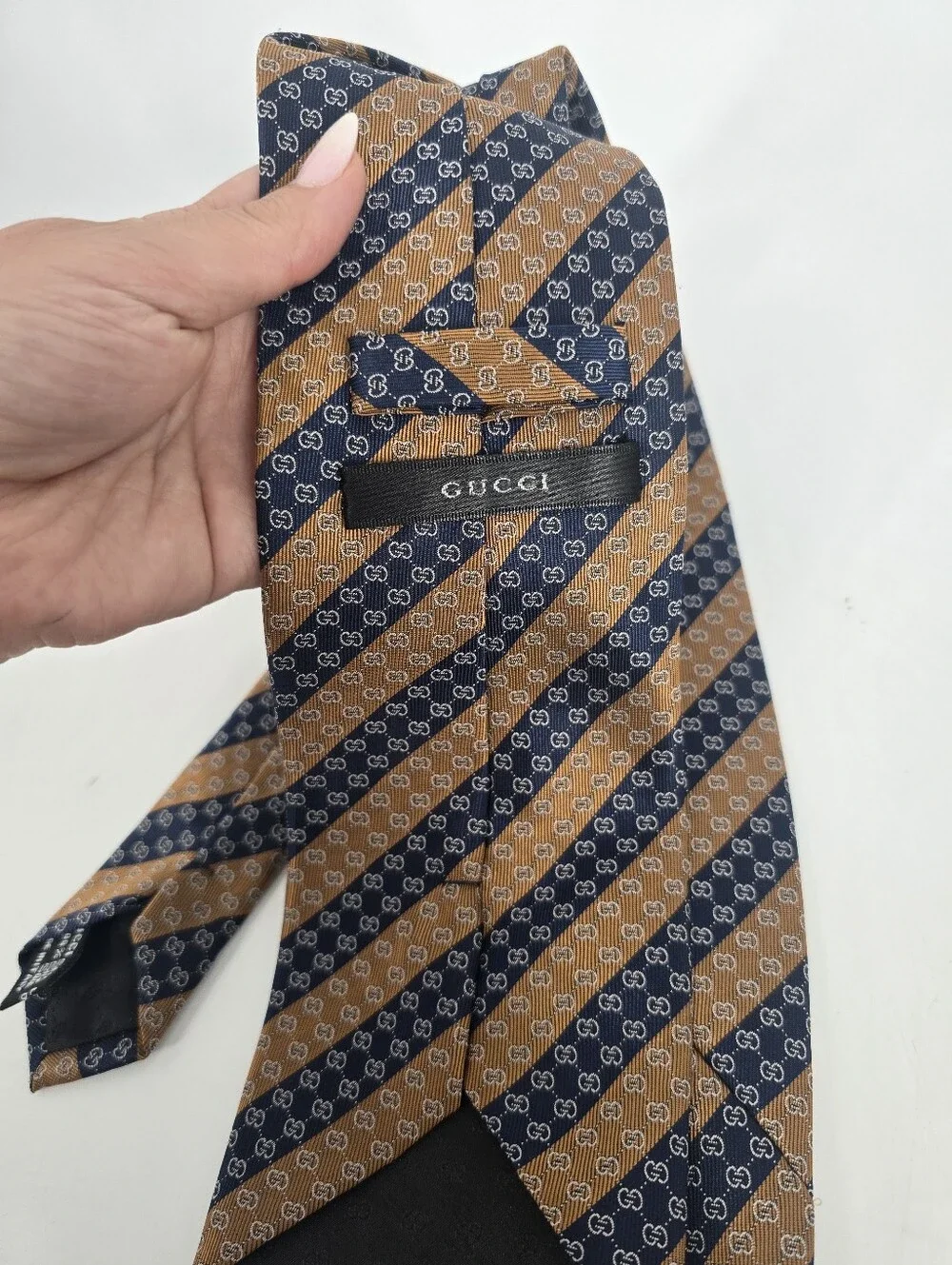 Gucci Men's Tan Blue Logo Horizontal Stripe Silk Tie